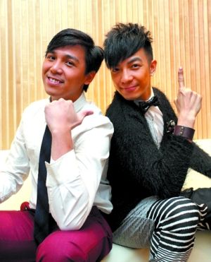 郑建鹏与东山少爷合唱的《广州仔》在广州网民中已是深入民心。(网络截图)