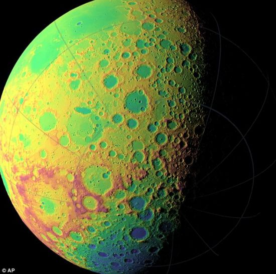 　　这是月球南半球地形图，它是根据美国宇航局月球勘测轨道飞行器上的月球轨道激光测高仪收集的最新数据得出的。