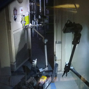 2011年4月17日，Packbot正在福岛第一核电站3号反应堆所在建筑内工作。