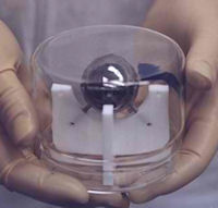 这是引力探测卫星-2号陀螺仪使用的其中一个超完美球体