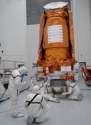 　　宇航局开普勒望远镜的背面。这架望远镜以德国数学家和天文学家约翰尼斯•开普勒的名字命名。开普勒于1630年去世。