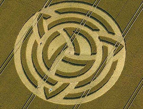 威尔特郡的麦田怪圈每年吸引数千名游客，但农民也因为怪圈蒙受损失