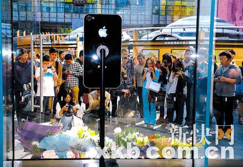 粉丝苹果店钱悼念乔布斯