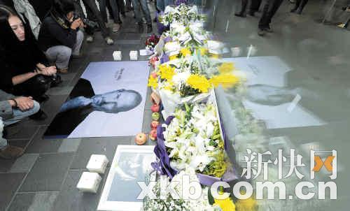 粉丝苹果店钱悼念乔布斯