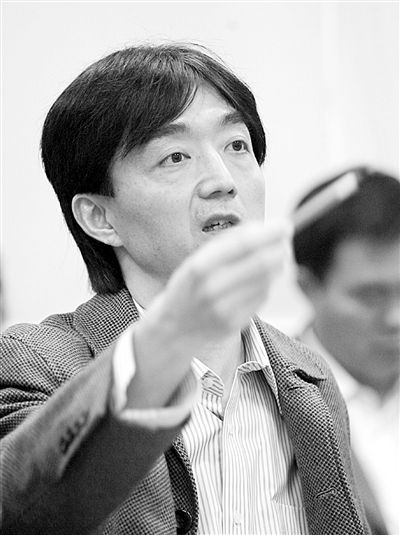 　　何红建 清华大学高能物理研究中心和工程物理系教授，“中国青年科技奖”和“国家杰出青年科学基金”获得者，博士生导师。