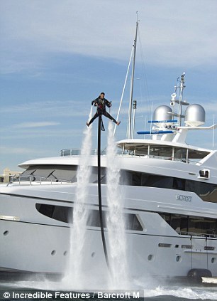 喷气飞行背包租金是每天150英镑（236.15美元）