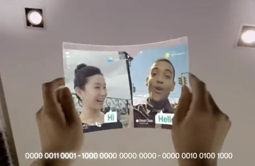 采用可变形AMOLED显示屏的智能手机或平板设备可以随意弯曲，可以根据用途随意调整大小