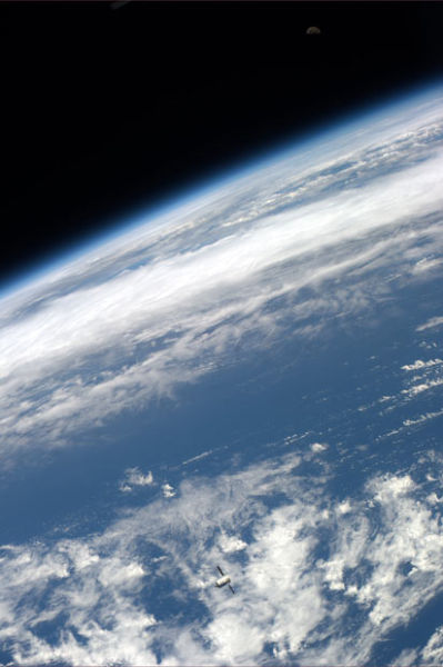 地球与自动运载飞船