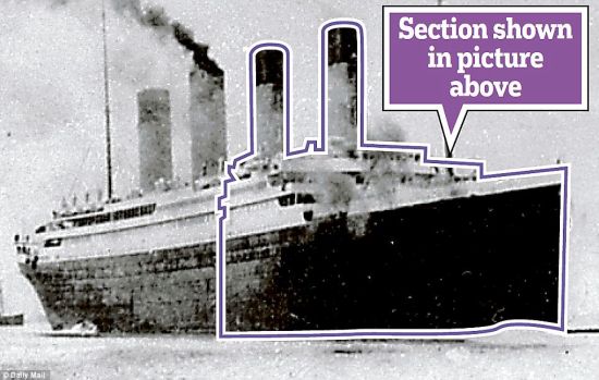 猛烈的撞击撕裂了“泰坦尼克”号的右舷，16个水密室中有5个灌入海水