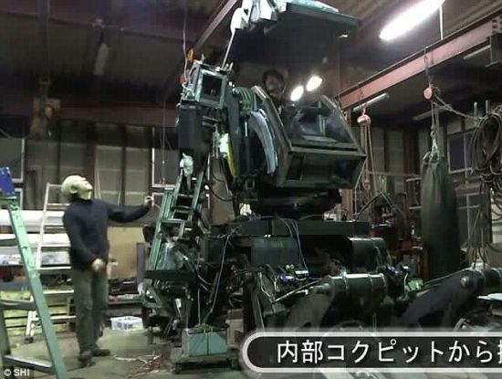 这款机甲名为“Vaudeville”，重4500公斤(不包括驾驶者的体重)