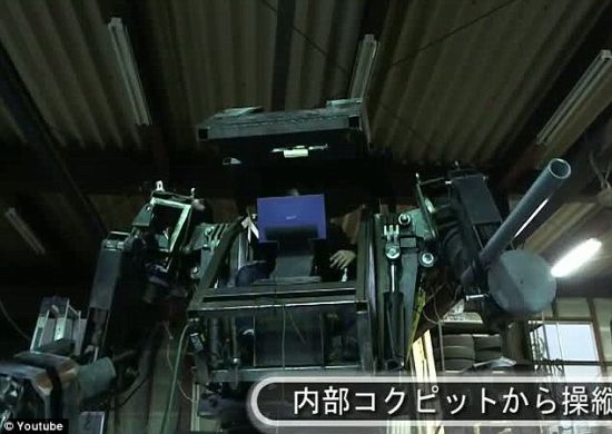 Vaudeville机甲可配备水枪和拖把，变身为消防员和清洁工