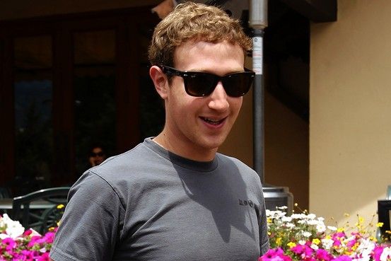 创业8年，扎克伯格早已晋升“高帅富”。