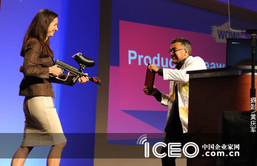 联想美国誓师大会上，工作人员用轻松的方式演绎联想的产品文化