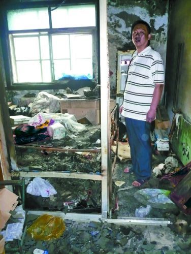 武越的家被炸得一塌糊涂武越