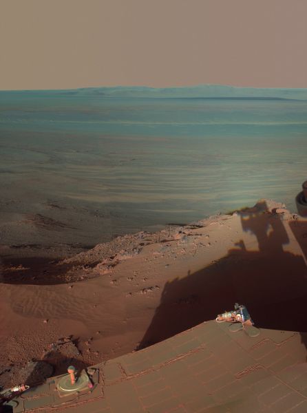 　　这些照片的拍摄时间是火星当地时间傍晚4:30~5:00之间，在拍摄时，机遇号甚至把自己的一部分太阳能板也拍进去了