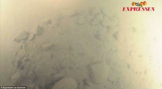 　　更多问题：潜水员发现一些覆盖着烟灰的岩石围绕在一个通往这个神秘物体中心的卵状洞周围。至于这究竟是怎么一回事，现在还不得而知。