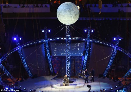 　　当地时间8月29日晚8时30分，2012年伦敦残奥会开幕式在“伦敦碗”掀起大幕。未来的11天里，来自全世界的4200名残疾人运动员将向梦想和503枚金牌发起冲击。