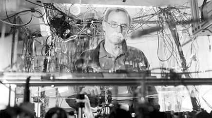 工作中的戴维·瓦恩兰