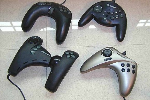 1996年：SideWinder手柄