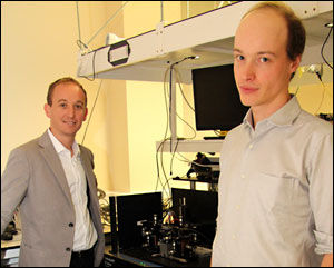 阿尔贝托·佩鲁佐(左)和彼得·夏伯特(右)，研究论文的并列第一作者。