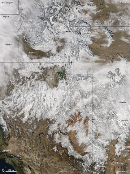 2012年12月19日，美国宇航局的Aqua卫星上的中分辨率成像光谱仪(MODIS)拍下了这幅自然色照片。