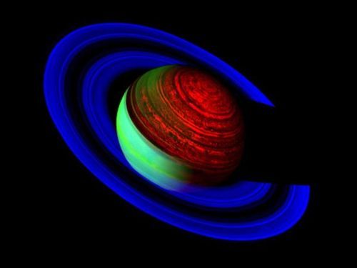 拥有光环的土星，这张图像展示的是红外波段拍摄的土星景象
