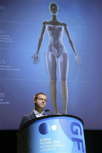 6月15日，纽约林肯中心，俄罗斯亿万富翁伊茨科夫在“全球未来2045”会议上发表讲话