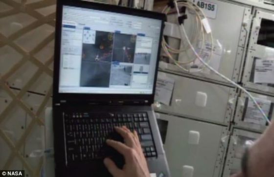 卡西迪用表面遥控机器人技术驾驶这辆漫游车在地球上运作，然后通过精巧控制，让漫游车部署模拟天线。这次示范的目的是探索遥远距离上的通信延迟是如何影响一名宇航员操纵机器人能力的。