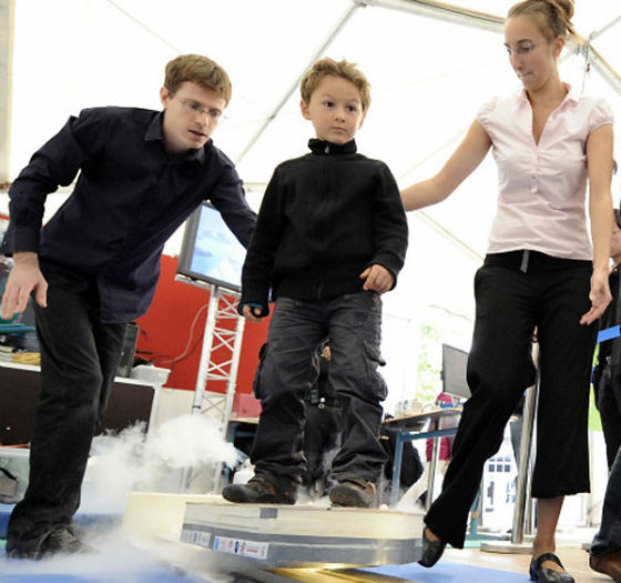 超导磁悬浮滑板