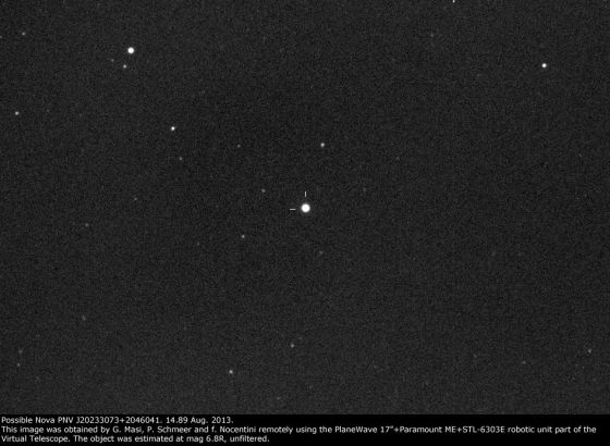 　　近期夜空中的某处出现了一颗新星，即“海豚座2013新星”。它最早是在今年的8月14日由日本业余天文学家板垣公一在国际标准时18:00左右报告的