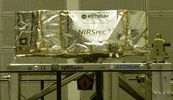 　　保护膜覆盖下的近红外光谱仪(NirSpec)设备，它是构成詹姆斯·韦伯空间望远镜4台关键科学载荷的其中之一，日前已经在德国完成制造