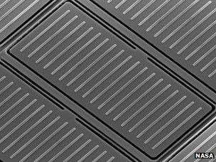 　　这是望远镜使用的微型遮光系统，它是一个使用超过25万个微型小门来在夜空中选择观测天体的装置，其每次最多可以导入100个天体的光线进行观测