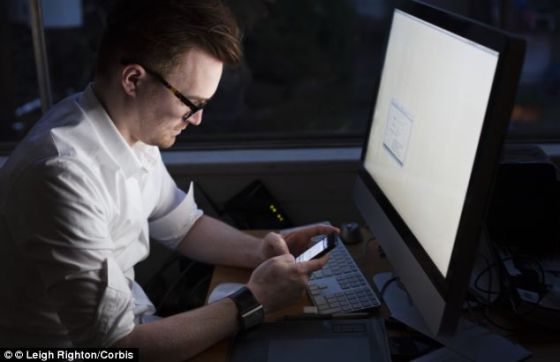 失眠对大脑造成的伤害类似于头部外伤产生的影响，它使大脑内和脑损伤有关的化学物质剧增。