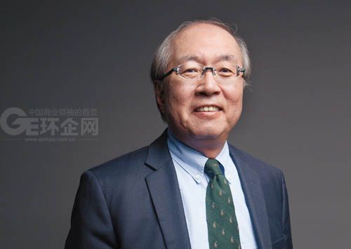 上图：索尼中国区总裁栗田伸树被平井一夫称为索尼集团中最为擅长市场营销的管理者之一。栗田伸树介绍，索尼在中国的市场营销上尤其看重年轻人群，比如90后。“我跟他们不是一个时代的人，我的孩子都已经超过30岁了。但年轻群体是文化潮流、生活方式潮流的创造者。为了避免在将来这个竞争中落伍，我们会着重关注这个群体。