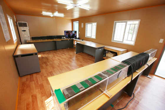 这个充电系统可能安装在咖啡馆、办公室和私人住宅，作用距离可达到5米