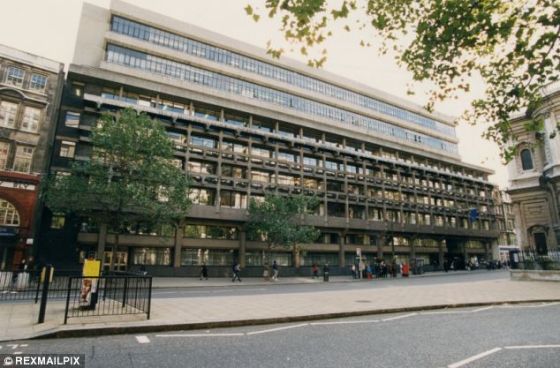 　　这个英国科研组的负责人同时又是伦敦大学国王学院科学家的伊利克说：“我们的新方法可能用于在实验室培育出大量人类表皮替代物，还可能广泛用于药物和化妆品的商业性试验。”