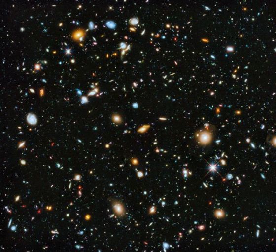哈勃拍攝并合成得到迄今最色彩絢麗的超深空宇宙圖像。 哈勃拍攝并合成得到迄今最色彩絢麗的超深空宇宙圖像。
