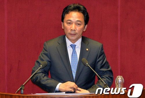 韩国正义党议员郑振厚(资料图)