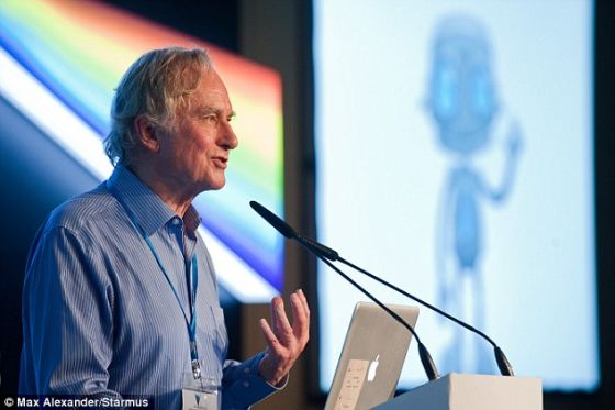 尽管道金斯（照片显示）相信外星人和人类拥有某些相同的特质，但在其他方面却截然不同，其中包括性。这位科学家对网络版《每日邮报》说，性是迄今为止没有解答的最大进化疑问之一，而发现外星人可能有助于解开大多数动物靠性繁殖的谜团。