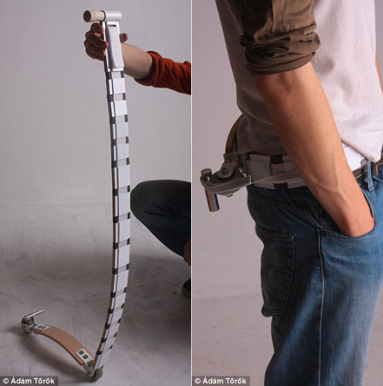 松开维克牢搭扣，立即使这种踏板车变得瘫软。这时，你可以将其系在腰间。