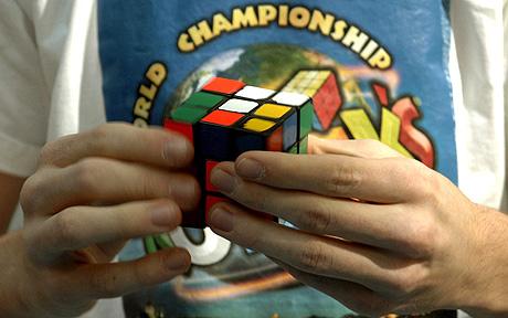 尽管有43,252,003,274,489,856,000(约合4.3×10<sup>19</sup>)种不同的可能组合状态，但魔方都能在20步内还原。