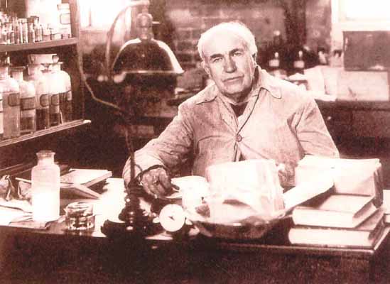 图为托马斯·爱迪生(Thomas Edison)