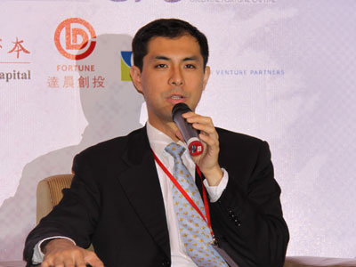 <div align="left">　　2009年3月17日，由ChinaVenture投中集团与Piper Jaffray联合主办的“2009中国投资年会(上海)”在上海隆重举行。新浪创业全程直播本次年会。图为霸菱亚洲董事总经理曾光宇在“PE——投资方式多元化”主题讨论中发言。</div>