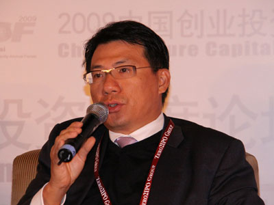 图为德勤中国华东地区审计部主管合伙人、上市服务中国联席主管合伙人曾顺福发言。(来源：新浪财经 肖峰摄)