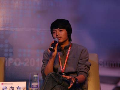 图为3G门户总裁兼CEO张向东发言。(来源：新浪财经 郭若摄)