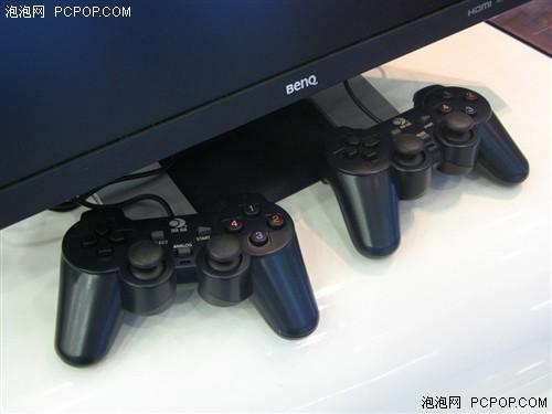 游戏手柄包装明基fp94vw促销海报赠送一对震动手柄的明基超强19英寸