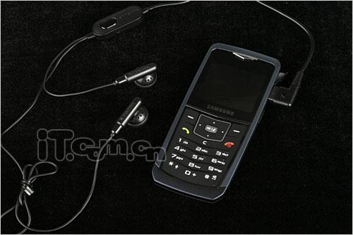 全球至薄三星小巧直板u100真机图赏4