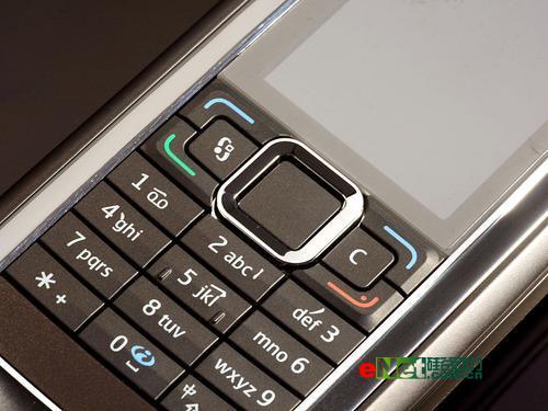 变形更精彩 诺基亚全键盘横屏手机e90图赏(2)