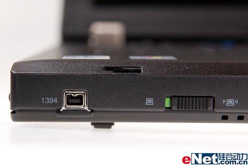 内置ieee 1394接口再一个大改变,是过去低调地藏在前侧下斜面的机身