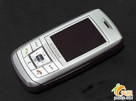 超薄滑盖三星音乐手机e258售价1698元
